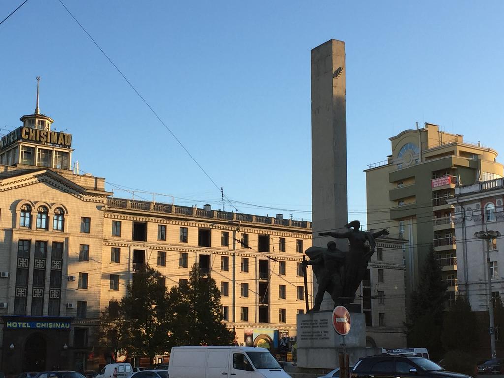 Homeservice Apartments On Stefan Cel Mare Boulevard Kischinau Exterior foto